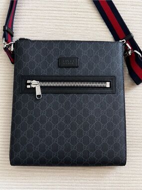 Gucci Navy and Red Web Strap GG Supreme Messenger Bag